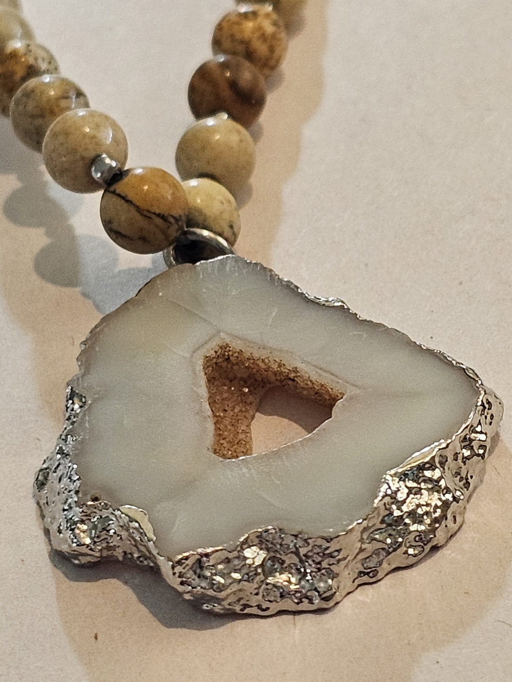 Natural White Agate Slice Pendant Necklace with Cream Beads